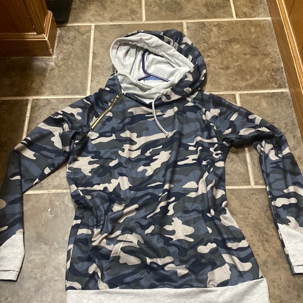 Camo sweatshirt
